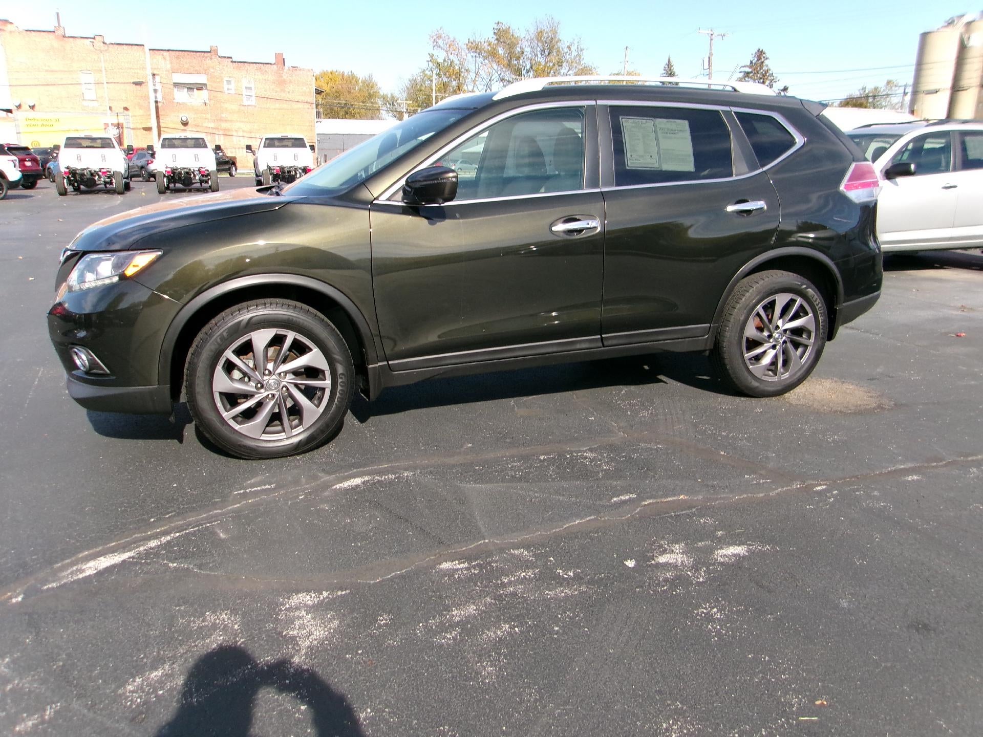 2016 Nissan Rogue SL in Dk Green — front three-quarter view