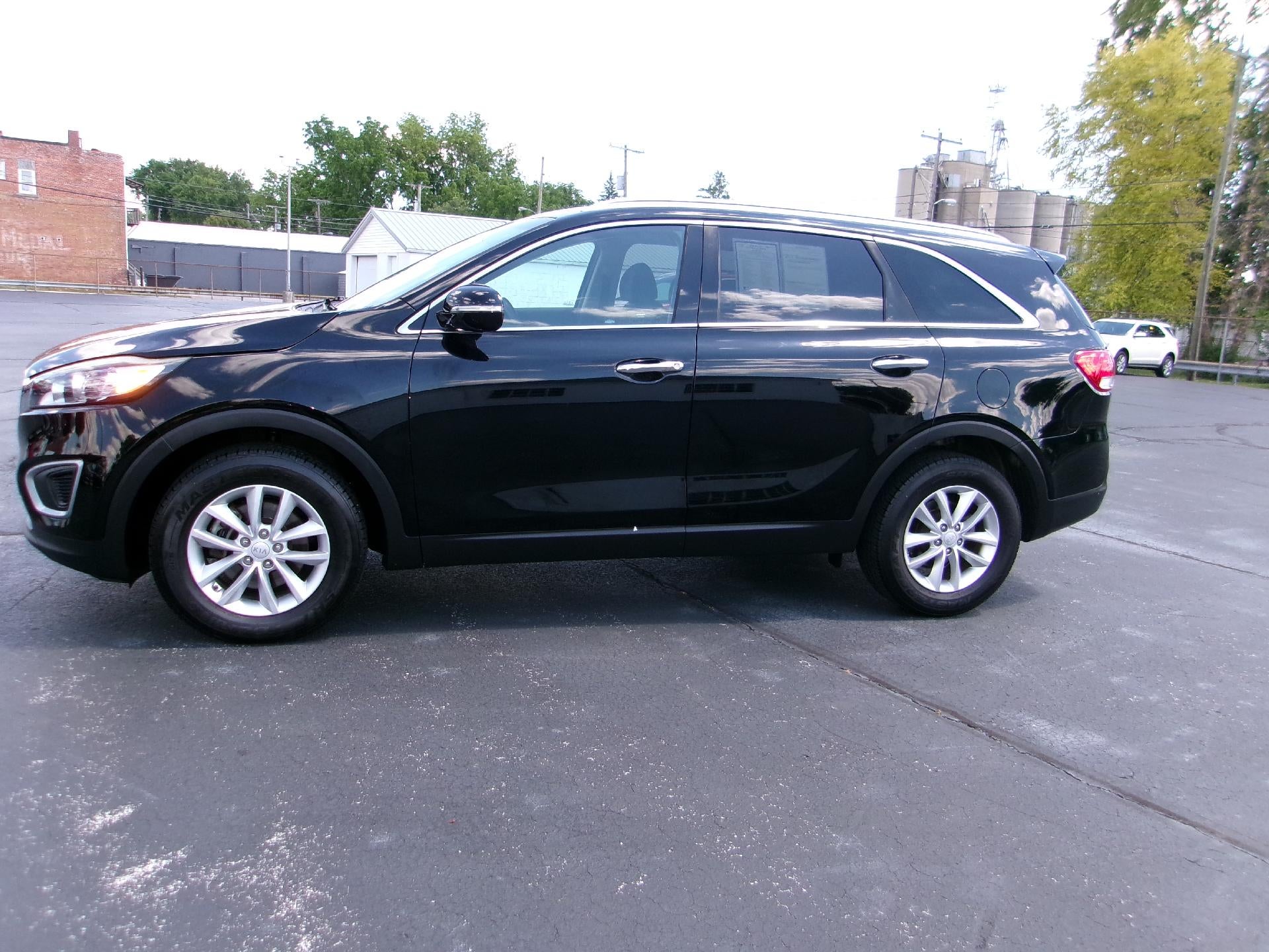 2018 Kia Sorento LX in Black — front three-quarter view