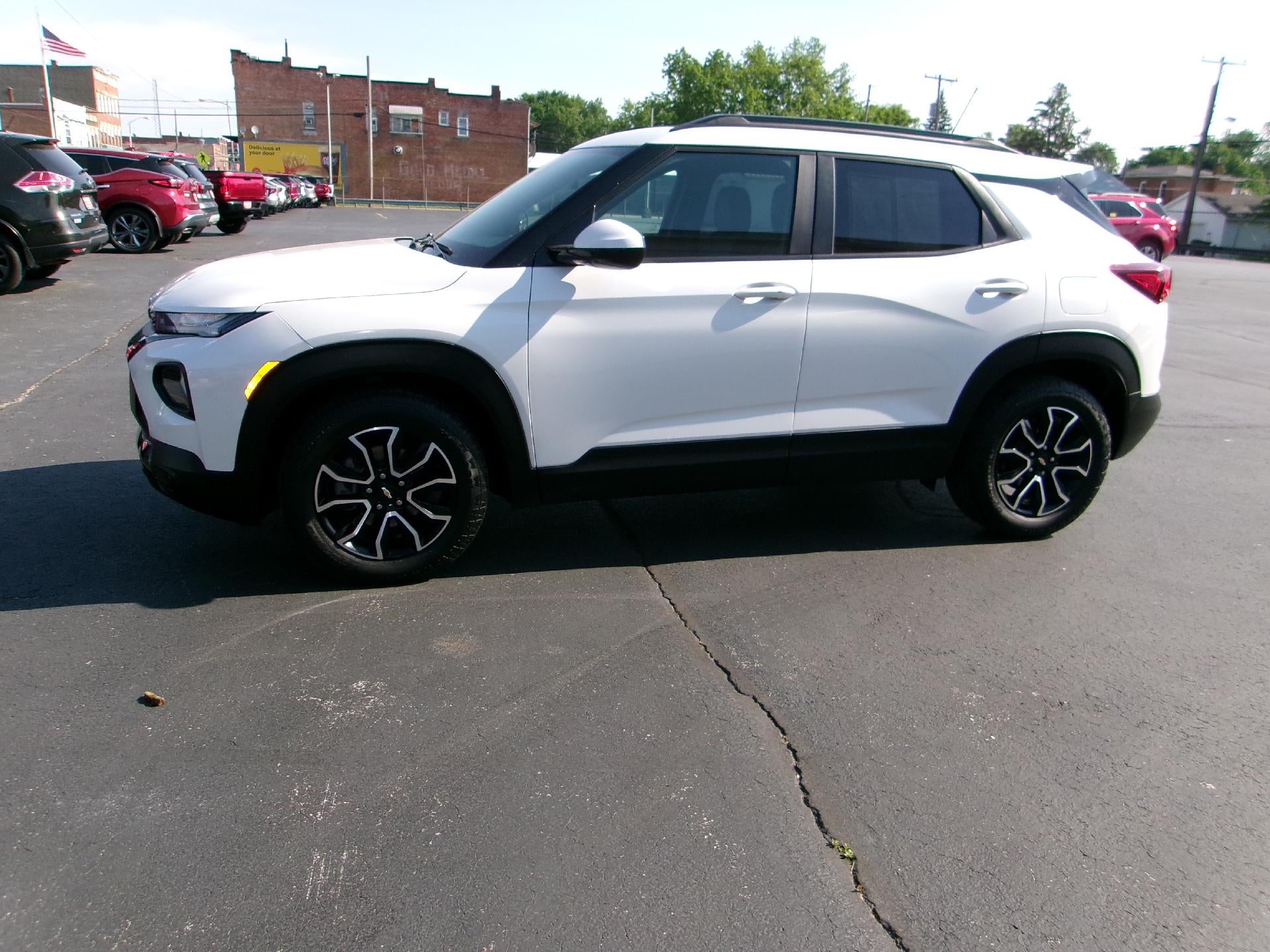 2023 Chevrolet Trailblazer ACTIV in Iridescent Pearl Tricoat — front three-quarter view